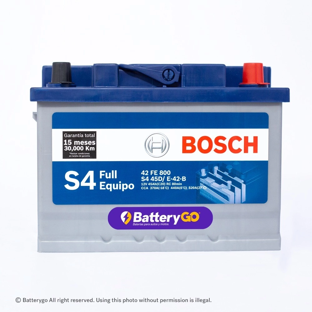 Batería Bosch S4 42 FE (54Ah) de rendimiento Full Equipo, disponible para servicio a domicilio en Guayaquil.