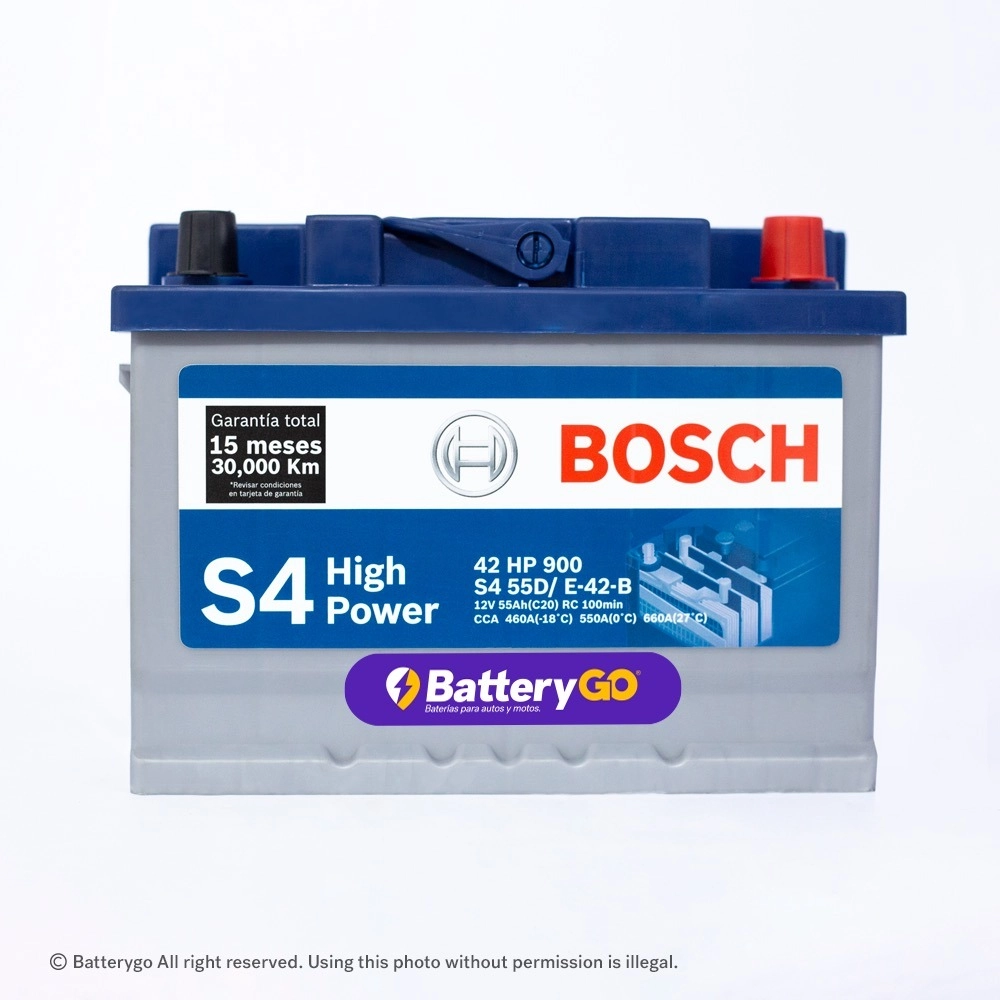 Batería Bosch S4 42 HP (55Ah) de alto rendimiento, disponible para servicio a domicilio en Guayaquil.
