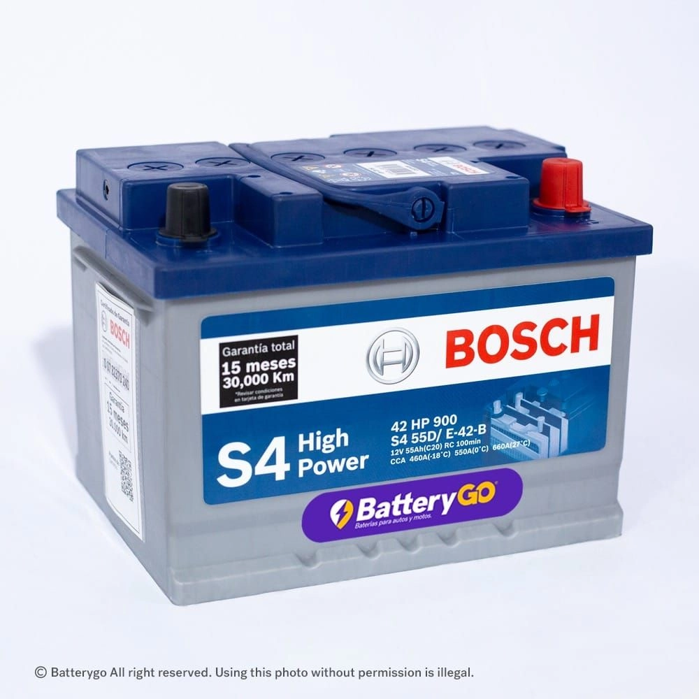 Batería Bosch S4 42 HP (55Ah) de alto rendimiento, disponible para servicio a domicilio en Guayaquil.
