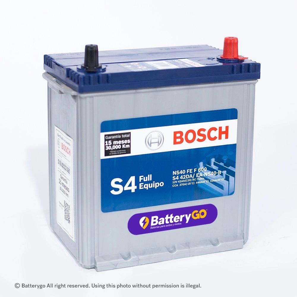 Batería Bosch S4 NS40 (36Ah) de rendimiento estándar, disponible para servicio a domicilio en Guayaquil.