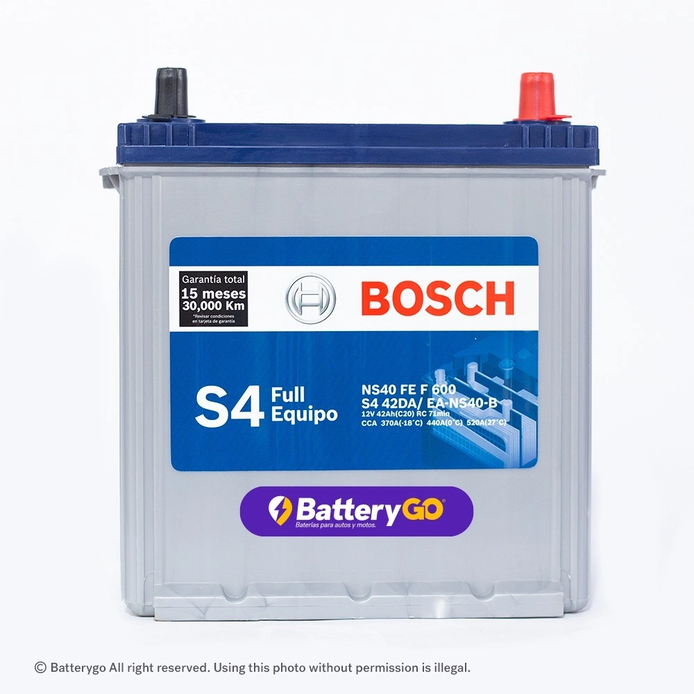 Batería Bosch S4 NS40 (36Ah) de rendimiento estándar, disponible para servicio a domicilio en Guayaquil.