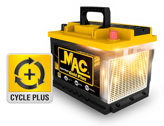 Técnico entregando batería MAC Power Pack Gold Plus con tecnología Cycle Plus para servicio a domicilio en Guayaquil.
